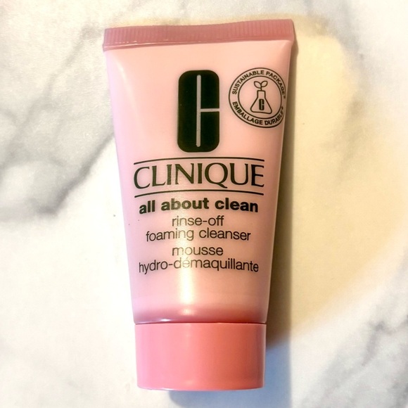 Clinique All About Clean Rinse-Off
Foaming Cleanser - Picture 4 of 6